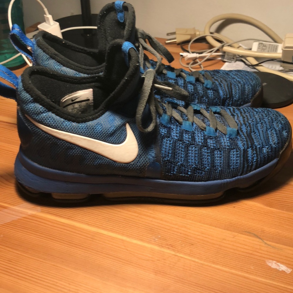KD 9 On court Royal Blue size 8